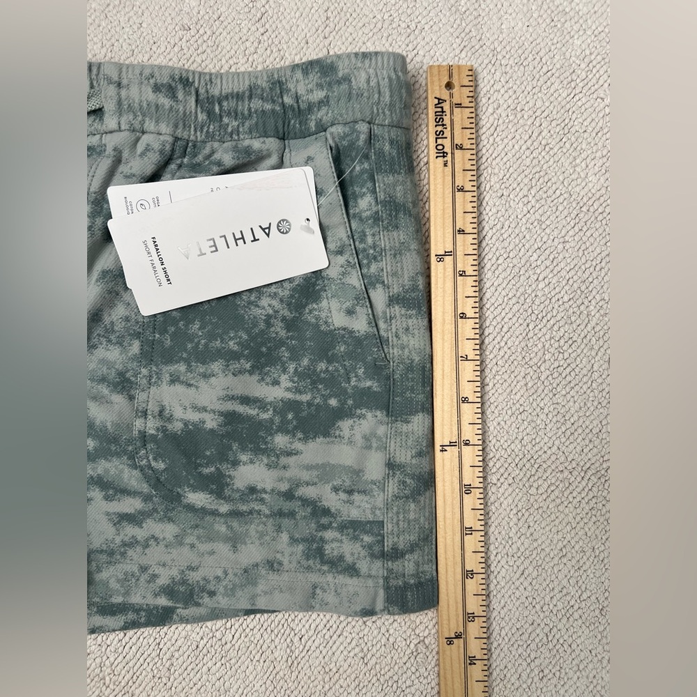 ATHLETA Farallon Short Fog Camo Coast Green Women’s Size: Small - Picture 16 of 16